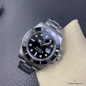 Wrist shot of the Rolex Submariner 116610LN on steel Oyster bracelet