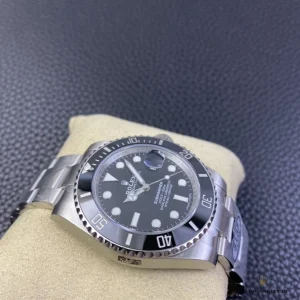 Oyster bracelet with Glidelock extension clasp on the Submariner 116610LN