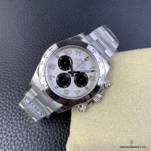 White gold-plated Oyster bracelet links and clasp detail on the Daytona 116509