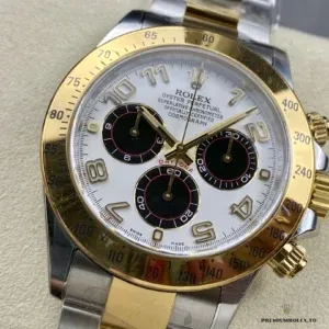 White dial and applied hour markers detail on the Daytona 116523