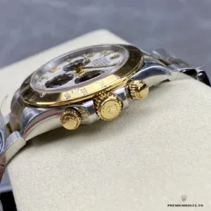 Screw-down chronograph pushers on the Daytona 116523 steel and gold-plated case