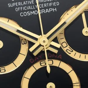 Yellow gold tachymeter bezel detail on the two-tone Daytona 126503