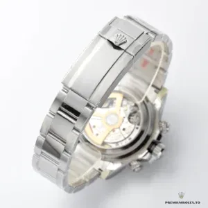 Platinum-tone bracelet three-piece links and polished centre on the Daytona