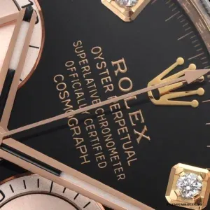 Oysterflex bracelet and Oysterlock clasp on the Everose Daytona