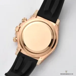 Snailed Everose subdials with chronograph counter detail