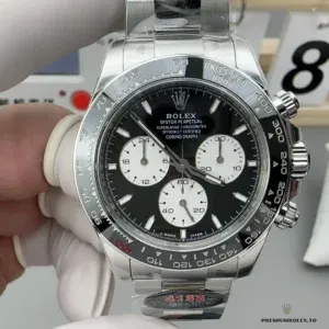 Tachymeter scale numerals on the black Cerachrom bezel close-up