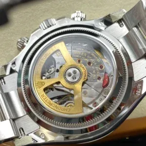 Bezel alignment markings and Cerachrom colour under varied lighting