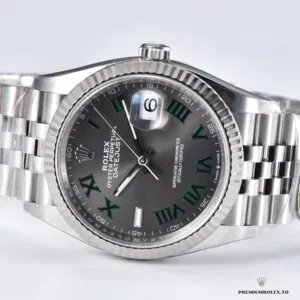 Jubilee bracelet and concealed Oysterclasp on the grey Datejust