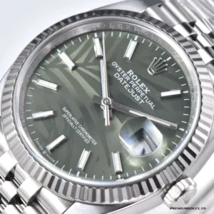 Jubilee bracelet links and Oysterclasp on the mint Datejust