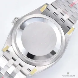 Full bracelet view of the Datejust 126234 olive green palm