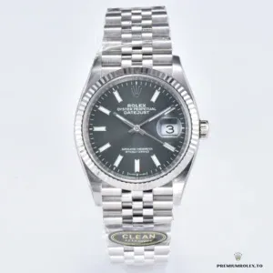 Jubilee bracelet and concealed clasp on the Datejust palm motif