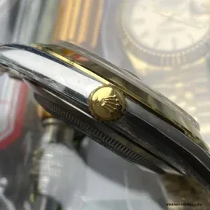 Datejust 126203 showing two-tone Jubilee bracelet and smooth gold-plated bezel
