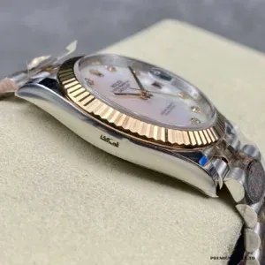 Crown detail on the Datejust 126331 showing Everose gold-plated screw-down crown