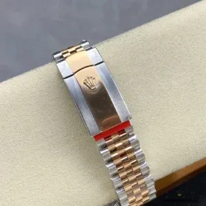 Datejust 126331 at angle showing dark nacre colour shifts and diamond markers