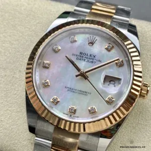 Datejust 126333 at angle showing iridescent nacre colour shifts on dial