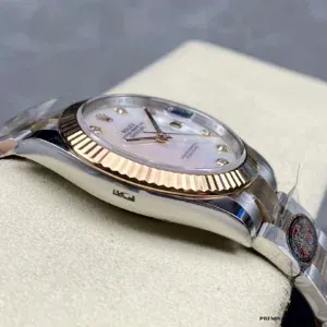 Crown and case side of the Datejust 126333 in Yellow Rolesor