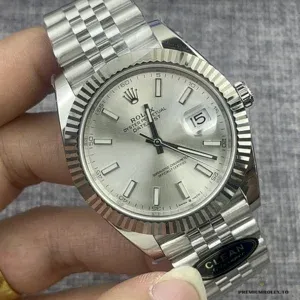 Close-up of the fluted white gold-plated bezel ridges on the 126334