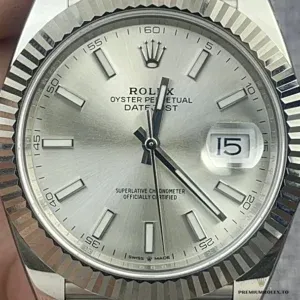 Jubilee bracelet taper and Crownclasp detail on the silver Datejust
