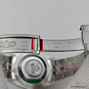 Datejust 126334 grey dial showing Cyclops lens and date aperture detail