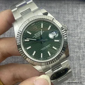Wrist shot of the Rolex Datejust 126334 green dial on Oyster bracelet