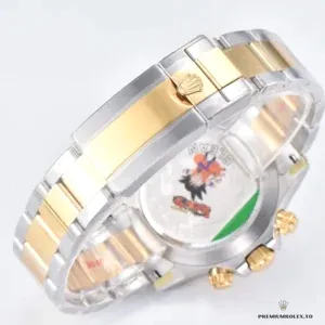 Diamond hour markers against nacre on the Daytona 116523 dial