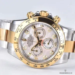 Tachymeter bezel and dial edge on the two-tone Daytona reference