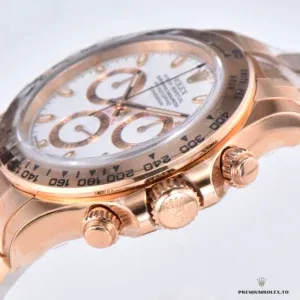 Tachymeter bezel engraving detail on the rose gold Daytona