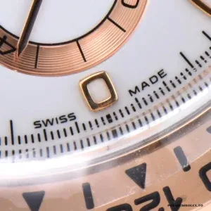 Rose gold-plated Oyster bracelet links and clasp on the 116505