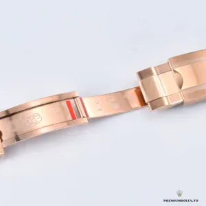 Close-up of brown dial with Everose gold subdials on the 116505
