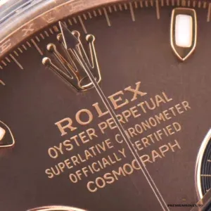 Rose gold-plated Oyster bracelet and clasp detail on the 116505