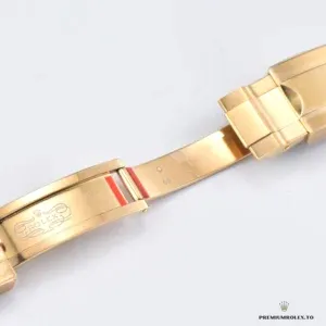 Wrist shot of the Daytona 116508 white dial on yellow gold-plated Oyster