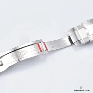 Crown guards and winding crown on the white gold Daytona case