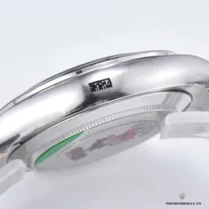 Side angle of the Daytona 116509-0064 case and chronograph pushers