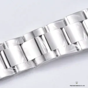 Daytona 116509 caseback showing white gold plated case finishing