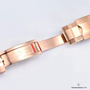 Daytona 116515LN side profile showing Cerachrom bezel and Everose gold-plated lugs