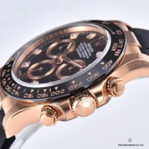 Black Oysterflex bracelet and Oysterlock clasp on the Everose Daytona