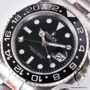 Polished and brushed links contrast on the GMT-Master Oyster bracelet