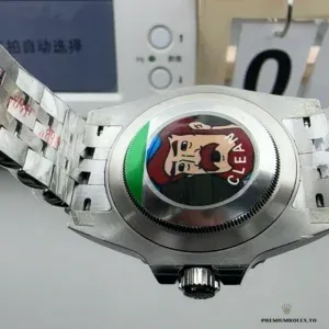 Grey-black bezel colour split at six showing day and night halves