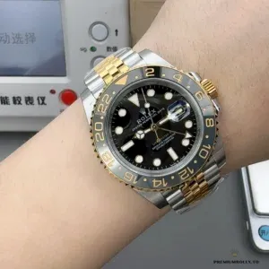 GMT-Master 126713GRNR showing two-tone Jubilee bracelet and gold-plated crown guard