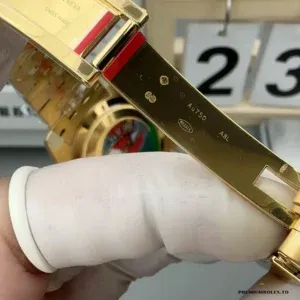 Caseback of the GMT-Master II 126718GRNR in yellow gold plating