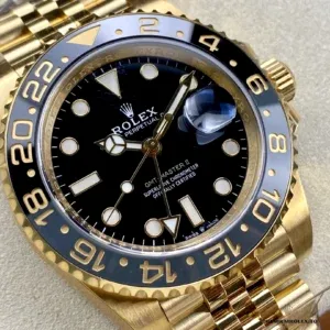 Bezel alignment and moulded numerals on the GMT-Master 126718GRNR