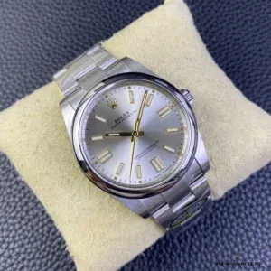 Close-up of 124300 silver dial with Chromalight luminescent markers