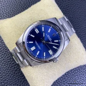 Oyster Perpetual 124300 laid flat showing full profile height