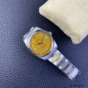 Oyster Perpetual 124300 bracelet drape on display stand