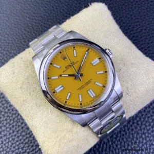 Caseback view of the Oyster Perpetual 124300 Oystersteel case