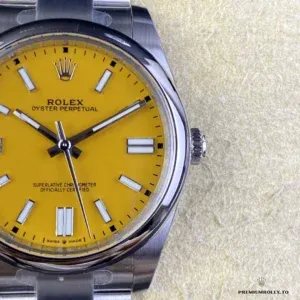 Oyster Perpetual 124300 side profile showing smooth domed bezel