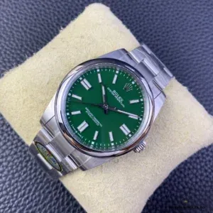 Bracelet articulation and drape of the steel Oyster Perpetual 124300