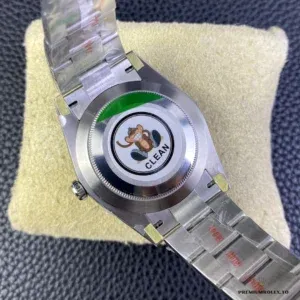 Easylink clasp extension on the Oyster Perpetual 124300 bracelet