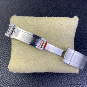 Oyster bracelet three-piece links and Oysterclasp on the 124300