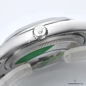 Pink dial colour shift under direct lighting on the 126000